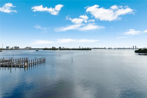 Copropriété à louer à Miami, Floride: 3 chambres, 274.71 m2 № 2010920 - photo 28