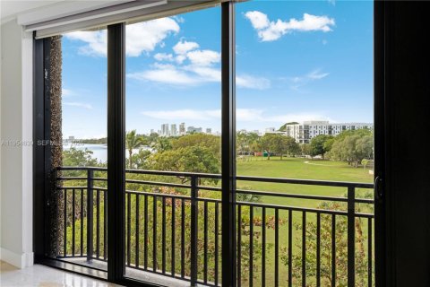 Copropriété à louer à Miami, Floride: 3 chambres, 274.71 m2 № 2010920 - photo 22