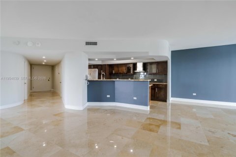 Copropriété à louer à Miami, Floride: 3 chambres, 274.71 m2 № 2010920 - photo 9