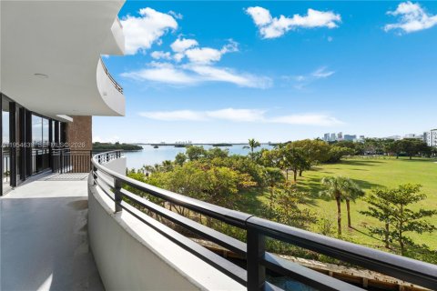 Copropriété à louer à Miami, Floride: 3 chambres, 274.71 m2 № 2010920 - photo 26