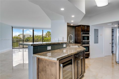 Copropriété à louer à Miami, Floride: 3 chambres, 274.71 m2 № 2010920 - photo 13