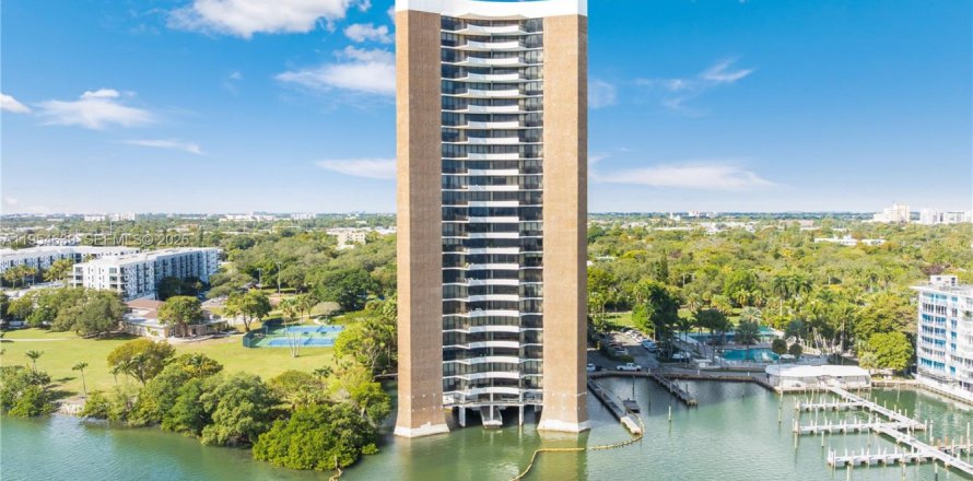 Condo à Miami, Floride, 3 chambres № 2010920