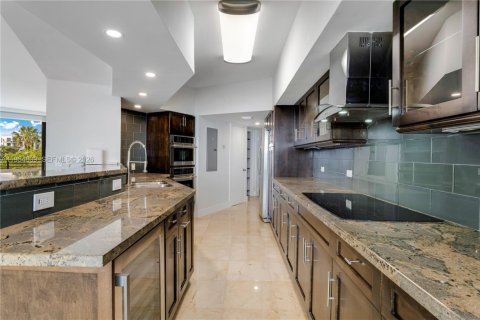 Copropriété à louer à Miami, Floride: 3 chambres, 274.71 m2 № 2010920 - photo 15