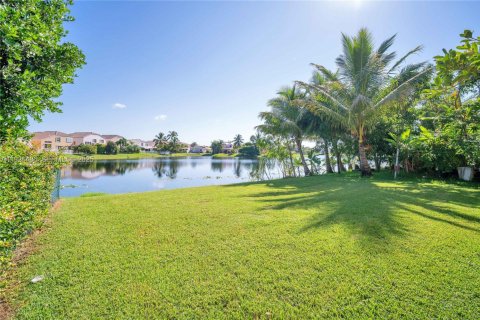 Villa ou maison à louer à Pembroke Pines, Floride: 4 chambres, 254.55 m2 № 1986472 - photo 4