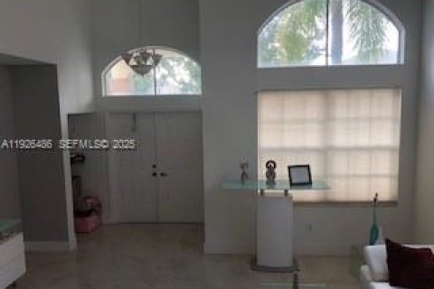 Villa ou maison à louer à Pembroke Pines, Floride: 4 chambres, 254.55 m2 № 1986472 - photo 10