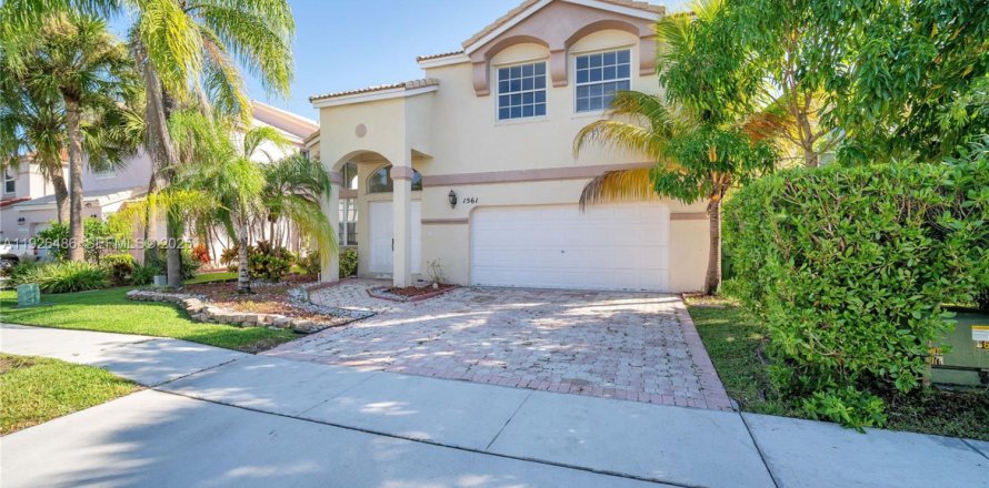 Villa ou maison à Pembroke Pines, Floride 4 chambres, 254.55 m2 № 1986472
