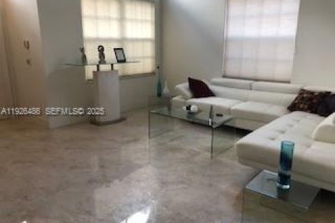 Villa ou maison à louer à Pembroke Pines, Floride: 4 chambres, 254.55 m2 № 1986472 - photo 13