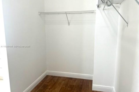 Villa ou maison à louer à Pembroke Pines, Floride: 4 chambres, 254.55 m2 № 1986472 - photo 30