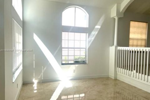 Villa ou maison à louer à Pembroke Pines, Floride: 4 chambres, 254.55 m2 № 1986472 - photo 11