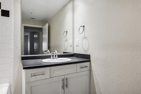 Condominio en venta en Tampa, Florida, 1 dormitorio, 73.3 m2 № 1323470 - foto 12