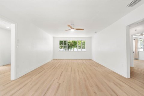 House in Bradenton, Florida 2 bedrooms, 128.76 sq.m. № 2099240 - photo 19
