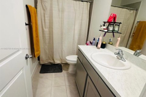 Townhouse in Florida City, Florida 3 bedrooms, 128.21 sq.m. № 2015041 - photo 14