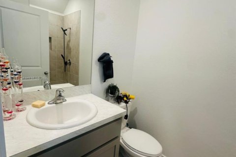 Townhouse in Florida City, Florida 3 bedrooms, 128.21 sq.m. № 2015041 - photo 12