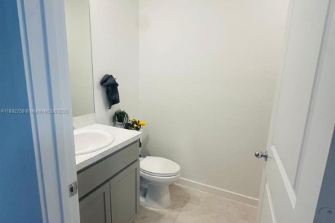 Townhouse in Florida City, Florida 3 bedrooms, 128.21 sq.m. № 2015041 - photo 8