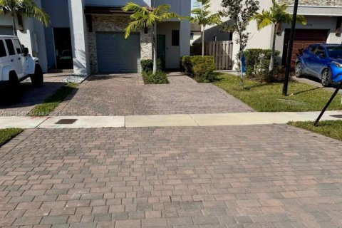 Villa ou maison à louer à Miami, Floride: 3 chambres, 140.65 m2 № 2042241 - photo 3