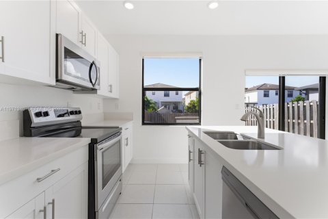 Villa ou maison à louer à Miami, Floride: 3 chambres, 140.65 m2 № 2042241 - photo 6