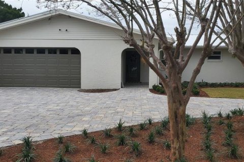 Casa en alquiler en New Smyrna Beach, Florida, 3 dormitorios, 191.75 m2 № 917496 - foto 1