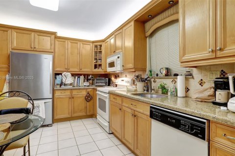 Condo in Miami, Florida, 2 bedrooms  № 1490882 - photo 13