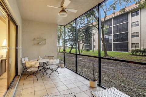 Condo in Miami, Florida, 2 bedrooms  № 1490882 - photo 25