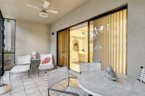 Condo in Miami, Florida, 2 bedrooms  № 1490882 - photo 26
