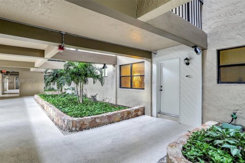 Condo in Miami, Florida, 2 bedrooms  № 1490882 - photo 4