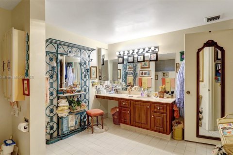 Condo in Miami, Florida, 2 bedrooms  № 1490882 - photo 24