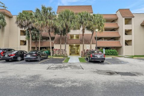 Condo in Miami, Florida, 2 bedrooms  № 1490882 - photo 1