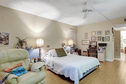 Condo in Miami, Florida, 2 bedrooms  № 1490882 - photo 19