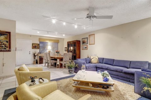 Condo in Miami, Florida, 2 bedrooms  № 1490882 - photo 6