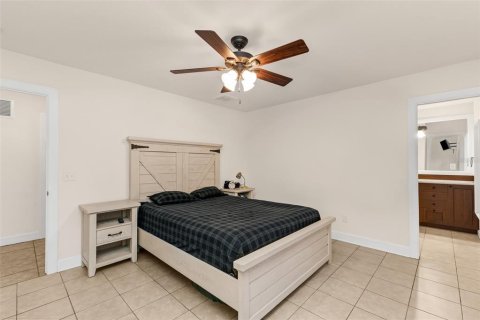House in Port Charlotte, Florida 3 bedrooms, 129.13 sq.m. № 2391095 - photo 14