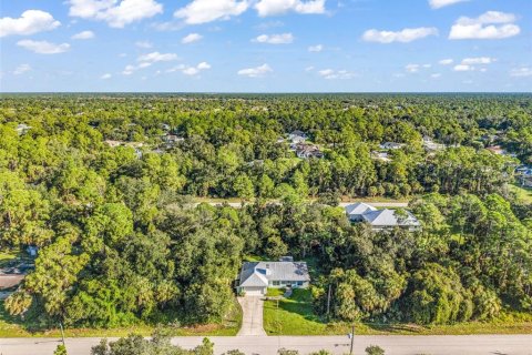 House in Port Charlotte, Florida 3 bedrooms, 129.13 sq.m. № 2391095 - photo 4
