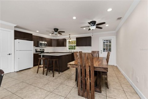 House in Port Charlotte, Florida 3 bedrooms, 129.13 sq.m. № 2391095 - photo 9