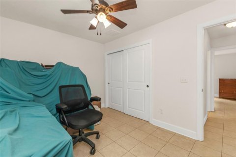 House in Port Charlotte, Florida 3 bedrooms, 129.13 sq.m. № 2391095 - photo 25