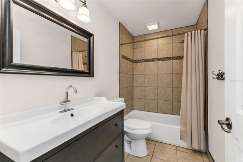 House in Port Charlotte, Florida 3 bedrooms, 129.13 sq.m. № 2391095 - photo 23