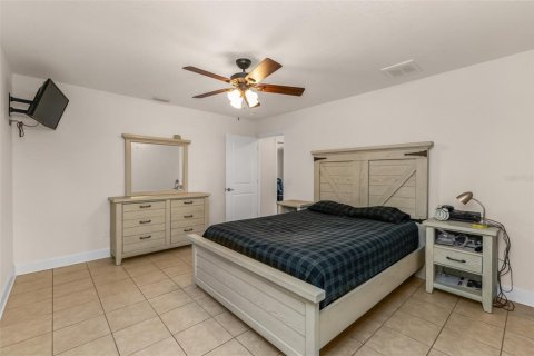 House in Port Charlotte, Florida 3 bedrooms, 129.13 sq.m. № 2391095 - photo 15