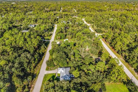 House in Port Charlotte, Florida 3 bedrooms, 129.13 sq.m. № 2391095 - photo 5