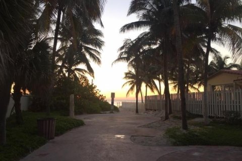 Condominio en venta en Fort Lauderdale, Florida, 2 dormitorios, 111.48 m2 № 978908 - foto 1