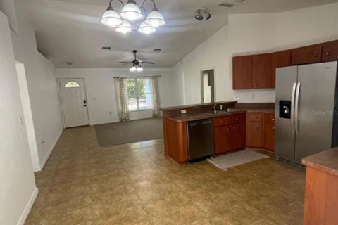 House in Bushnell, Florida 3 bedrooms, 111.3 sq.m. № 1652059 - photo 7