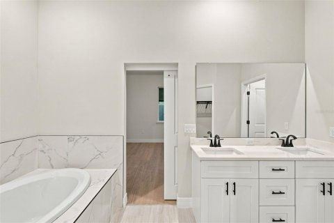Casa en venta en Eustis, Florida, 4 dormitorios, 208.47 m2 № 2408675 - foto 16