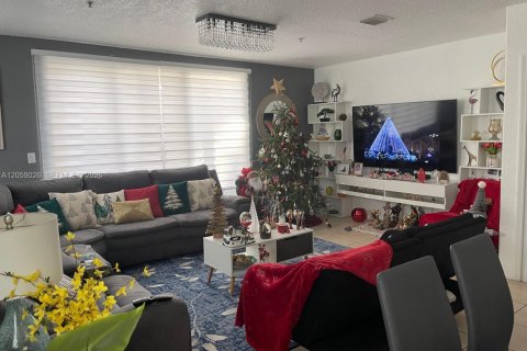 Villa ou maison à louer à Hialeah, Floride: 3 chambres, 126.44 m2 № 2169037 - photo 6