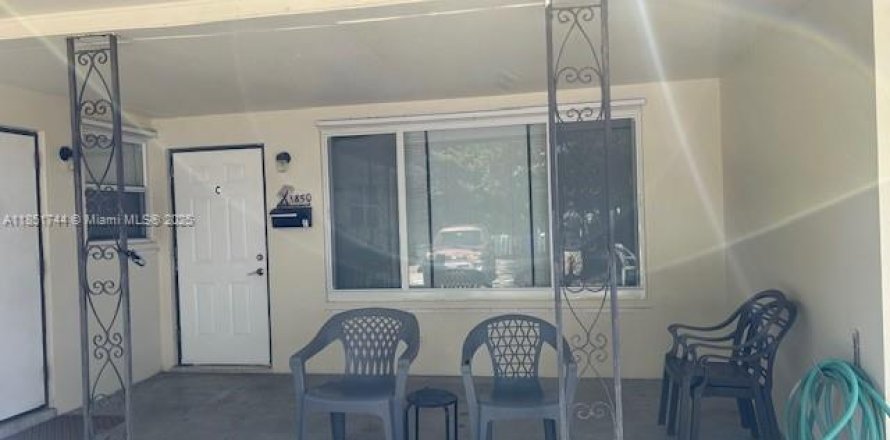 Villa ou maison à Hollywood, Floride 2 chambres № 1871624