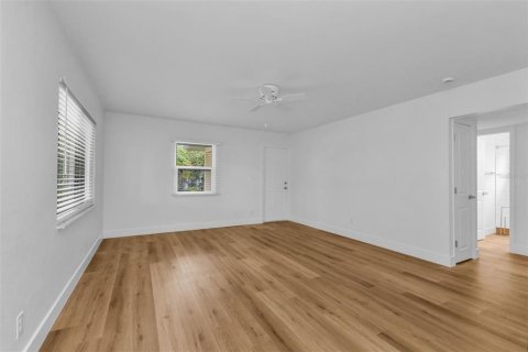 Commercial property in Punta Gorda, Florida 4 bedrooms, 187.29 sq.m. № 1912720 - photo 5