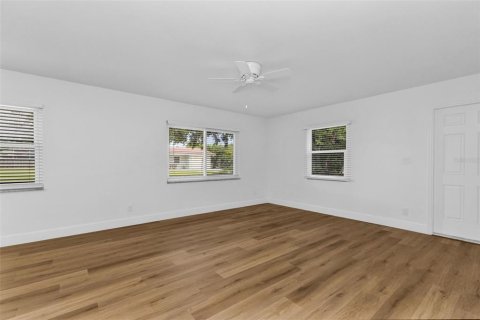 Commercial property in Punta Gorda, Florida 4 bedrooms, 187.29 sq.m. № 1912720 - photo 13