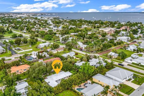 Commercial property in Punta Gorda, Florida 4 bedrooms, 187.29 sq.m. № 1912720 - photo 2