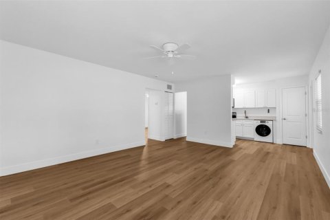 Commercial property in Punta Gorda, Florida 4 bedrooms, 187.29 sq.m. № 1912720 - photo 11
