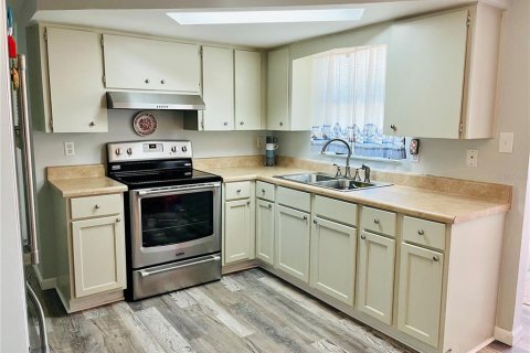 Casa en venta en Port Richey, Florida, 2 dormitorios, 82.13 m2 № 1635131 - foto 5