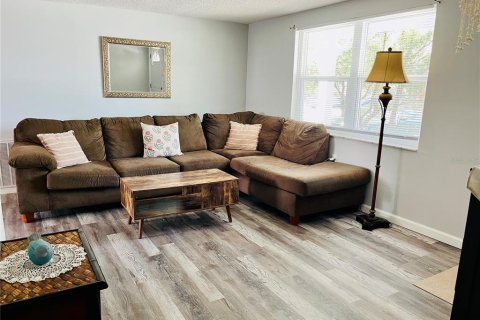 Casa en venta en Port Richey, Florida, 2 dormitorios, 82.13 m2 № 1635131 - foto 3