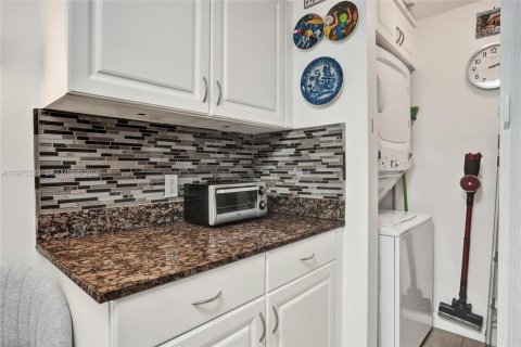 House in Miami, Florida 2 bedrooms, 85.47 sq.m. № 2042757 - photo 16