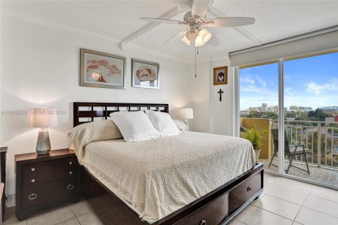 House in Miami, Florida 2 bedrooms, 85.47 sq.m. № 2042757 - photo 17