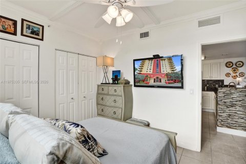 House in Miami, Florida 2 bedrooms, 85.47 sq.m. № 2042757 - photo 27